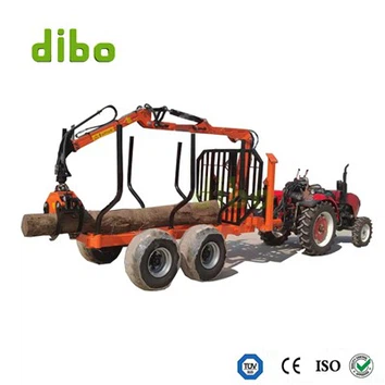 Naplózási pótkocsi a traktor markolatával